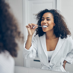 Invisalign patient in Cumming brushing their teeth 